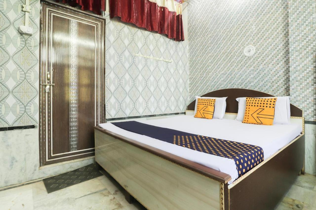 Oyo Om Sai Guest House Mainpuri Zewnętrze zdjęcie